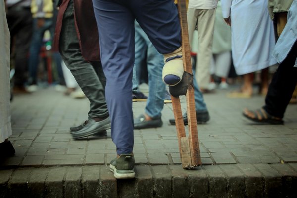 Boucle d'oreille asymétrique : l'originalité au quotidien
